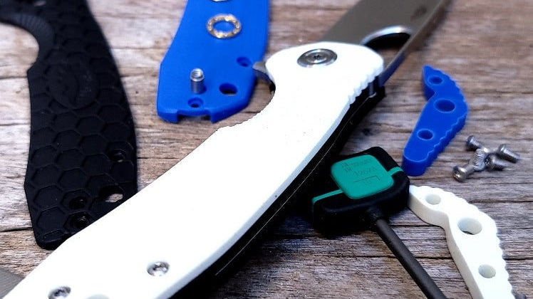 5 Reasons Why You Should Carry A Honey Badger Knife EVERY DAY! - Honey Badger Knives