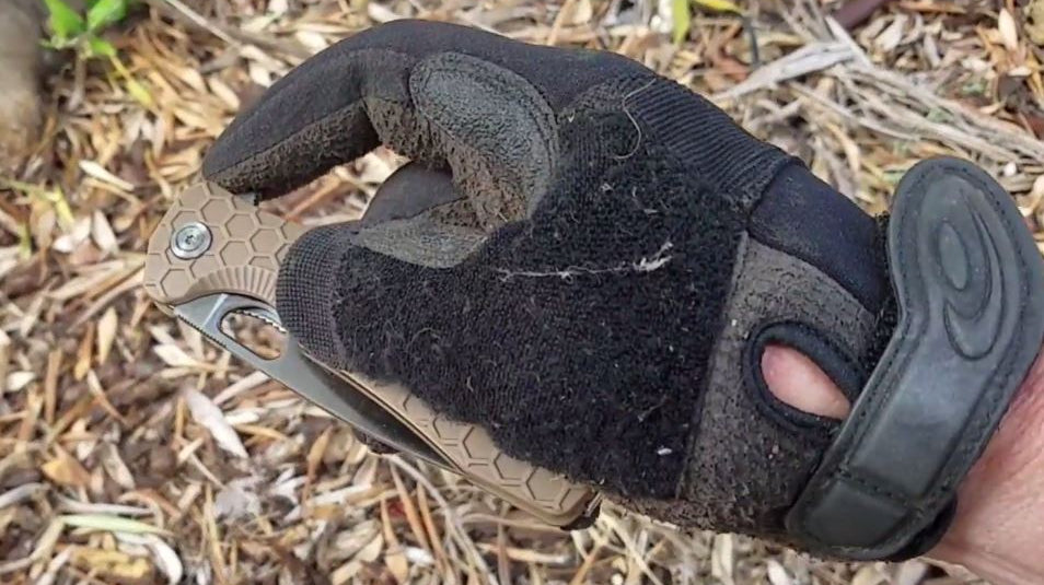 Best Knife for use with Gloves - Honey Badger Knives